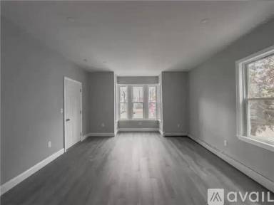 Main picture of 49 Hollis St