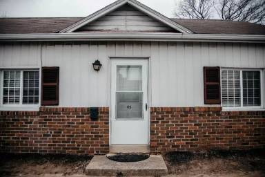 Main picture of 45 E Willow St