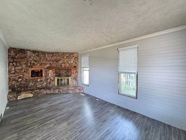 Main picture of 1037 E Front St