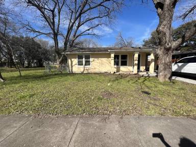 Main picture of 325 E Grove St