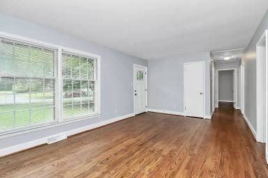 Main picture of 1425 Woodhill Ln