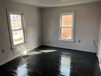 Main picture of 125 N 1st St