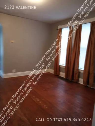 Main picture of 2123 Valentine St