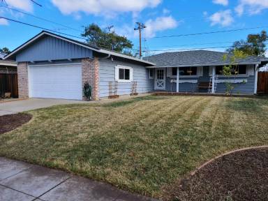 Main picture of 1568 Parrot Ave