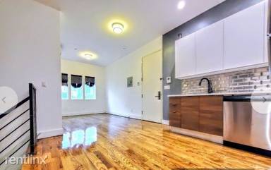 Main picture of 1740 Pacific St