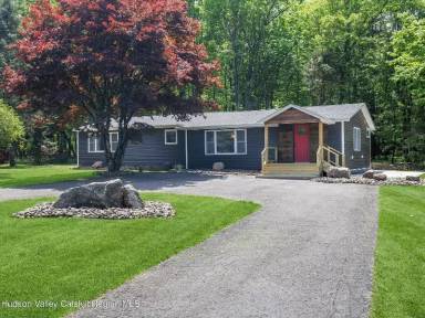 Main picture of 8 Cedar Ln