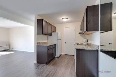 Main picture of 1359 W Maple Ave