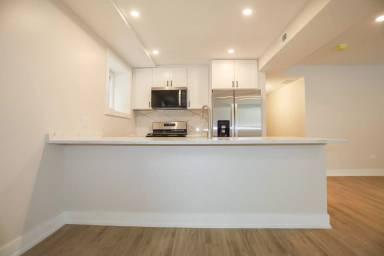 Main picture of 2230 W Wilson Ave