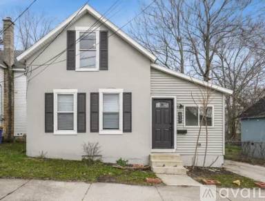 Main picture of 619 Charles Ave SE