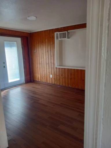 Main picture of 220 6th Jpv St
