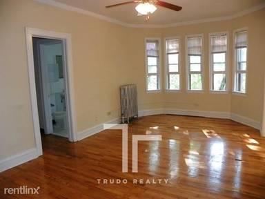 Main picture of 4631 N Paulina Apartments