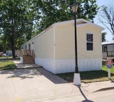 Main picture of 4960 S Seneca St