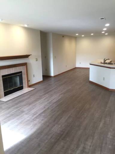 Main picture of N25W24011 River Park Dr