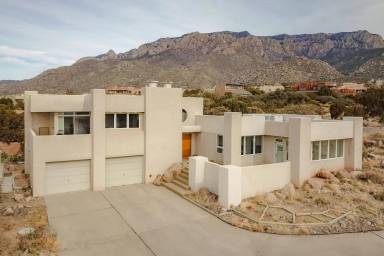 Main picture of 1030 Red Oaks Loop NE