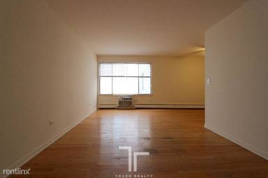 Main picture of 510 W Briar Pl