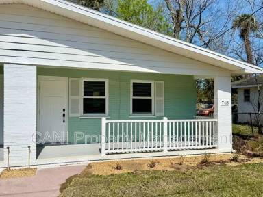 Main picture of 748 Bethune St