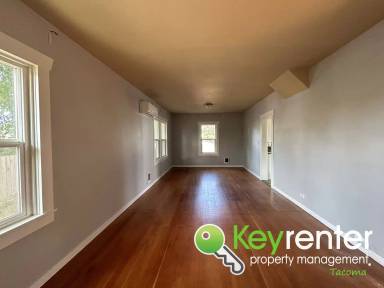 Main picture of 829 E 46th St