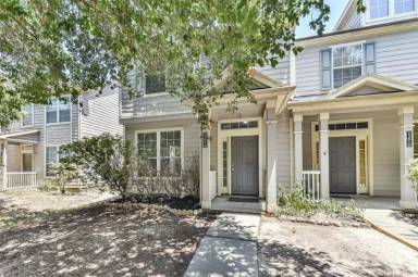 Main picture of 23814 Single Oak St