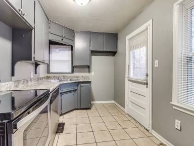 Main picture of 2409 NW 34th St