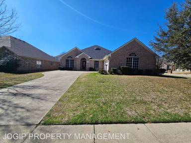 Main picture of 2723 Lake Way Dr