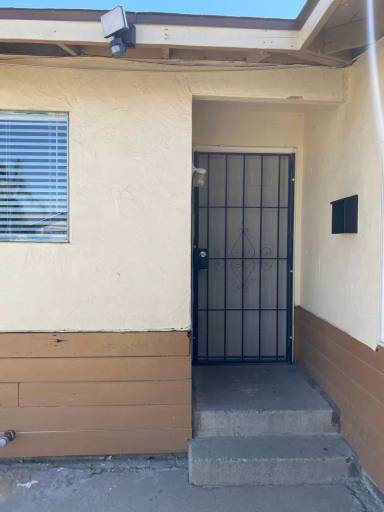 Main picture of 703 Iowa Ave