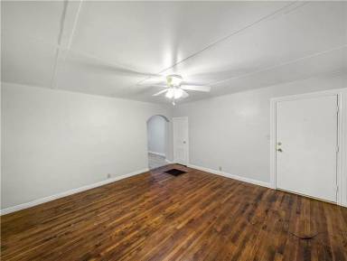 Main picture of 208 E Graham St