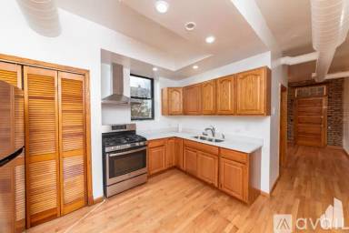 Main picture of 1727 W Superior St