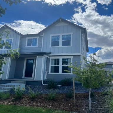 Main picture of 2397 Alpine St