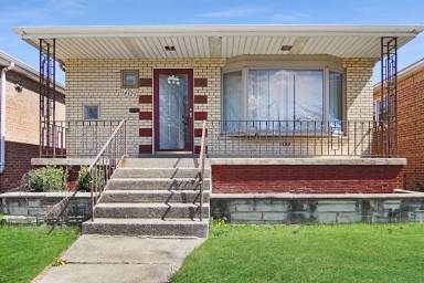 Main picture of 4325 S Kedvale Ave
