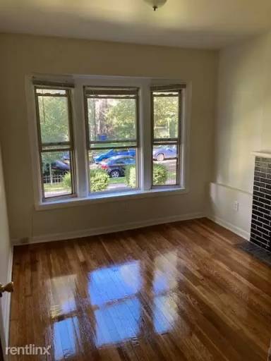 Main picture of 4420 Commonwealth St