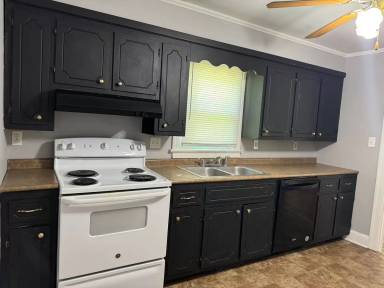 Main picture of 634 Lafayette Rd