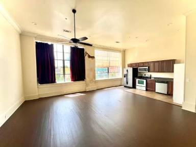 Main picture of 409 Main St