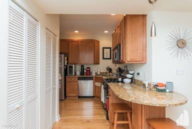 Main picture of 1009 N Oakley Blvd