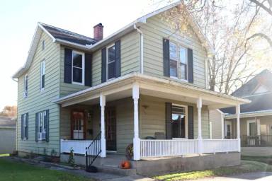Main picture of 210 E Montgomery St