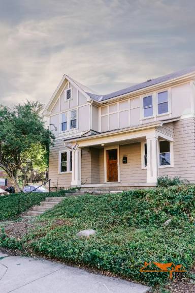 Main picture of 2140 Waldeck Ave