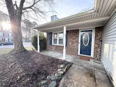 Main picture of 3001 Glastonbury Dr