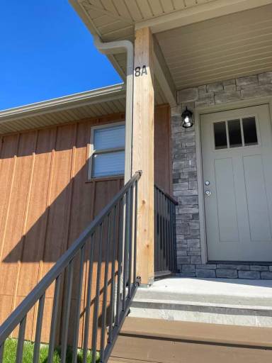 Main picture of 8 C St