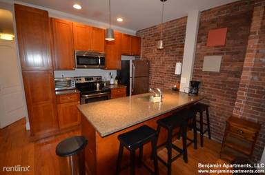 Main picture of 17 Garrison St