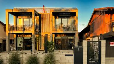 Main picture of 916 Roswell Ave