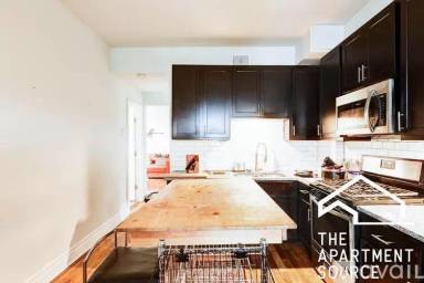 Main picture of 2747 W Augusta Blvd