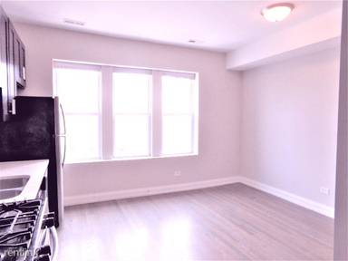 Main picture of 4050 N Milwaukee Ave Apartments