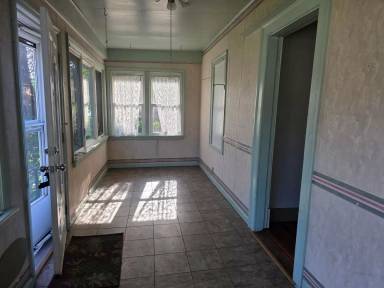 Main picture of 2226 Roger St