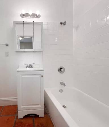 Main picture of 1049 E Ave