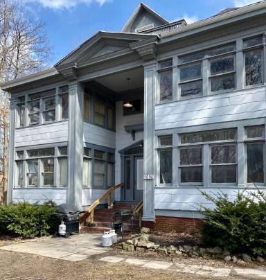 Main picture of 1090 South Ave