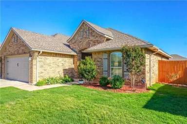 Main picture of 2504 SE 10th Ct