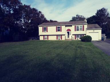 Main picture of 319 Bay Ave