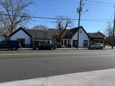 Main picture of 913 Main St