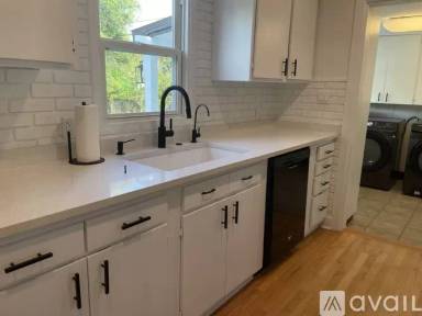 Main picture of 401 N Lincoln Ave