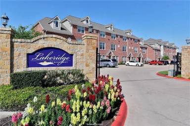 Main picture of Lakeridge Townhomes