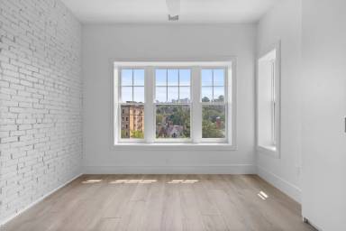 Main picture of 1580 Beacon St